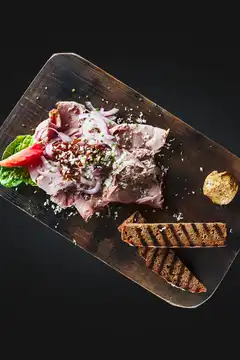 Schopfbraten "Noble Roast" auf Brot