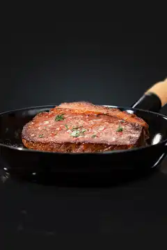 Steaks vom Schopfbraten "Noble Roast" in der Pfanne